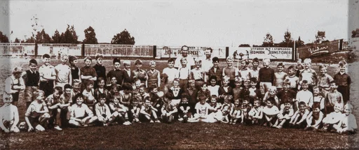 Hamar, Briskeby gressbane, Hamarkameratene, HamKam fotballskole for barn, trenere var Willem Cerveny og Odvar Hansen.