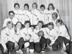 Hamar, Hamarkameratene, HamKam, gruppe håndballspillere, dam