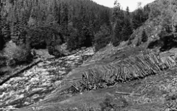 Velteplass ved ikke navngitt elv på Ringerike, fotografert i