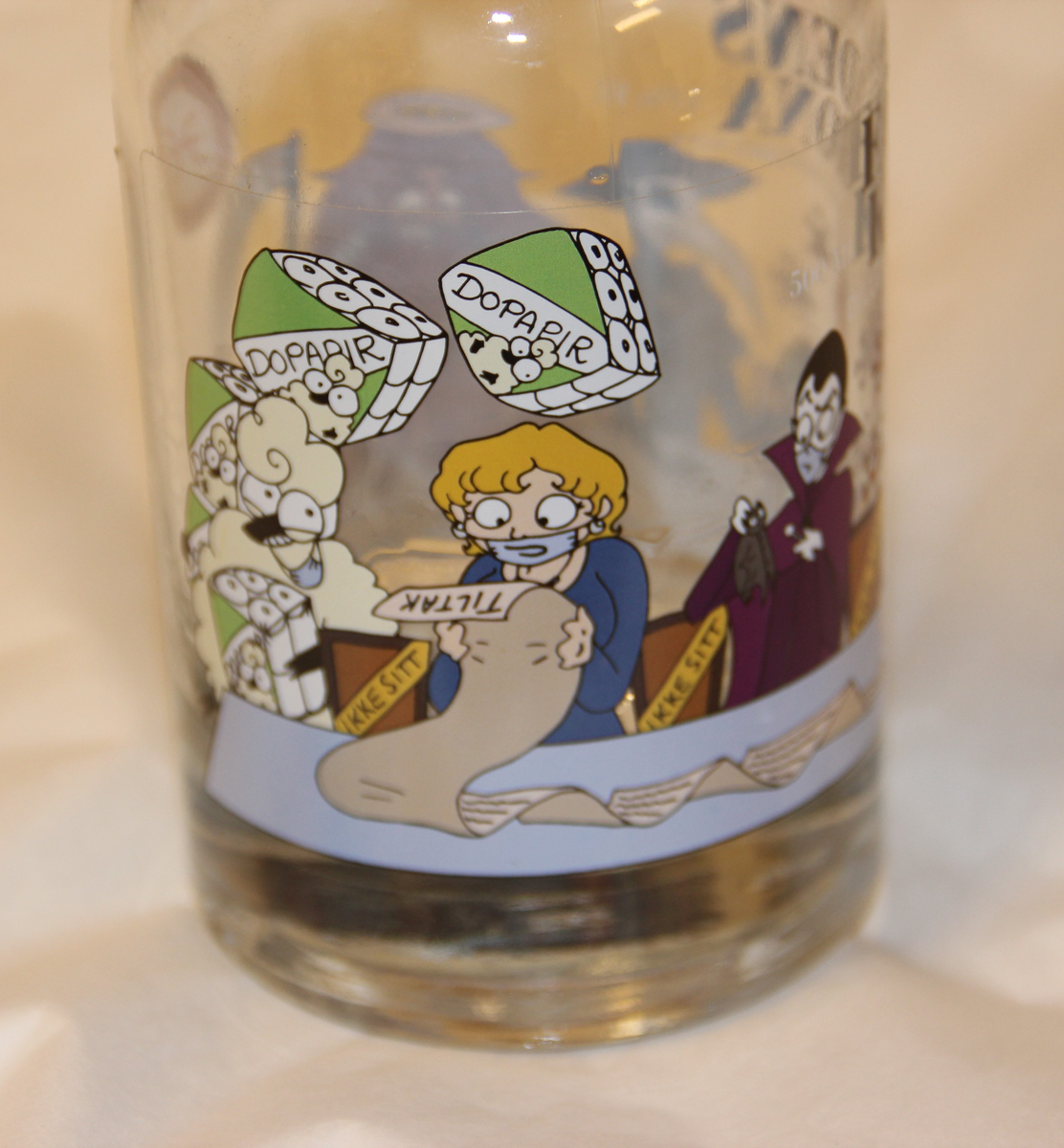 Folk hamstrer dopapir, munnbind, kan ikke sitte side om side, osv.
Norsk flagg, djevelen på lokk med glorie.