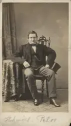 Porträtt av stadsmäklare Petre (enligt text på kort).