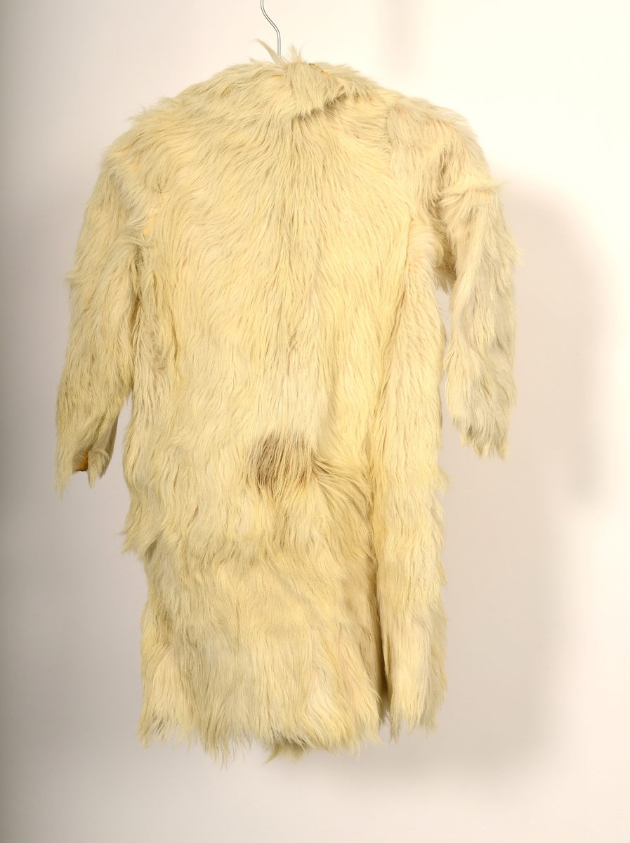 Barnejakke av geiteskinn.