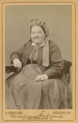 Porträtt av Carolina Åsbrink. Text baksida kort: "aftaget vi