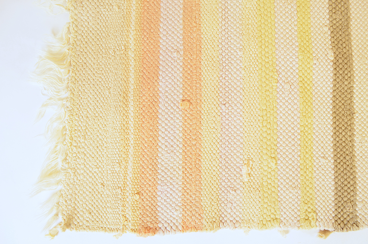 Teppe vevet av fallskjermsilke.