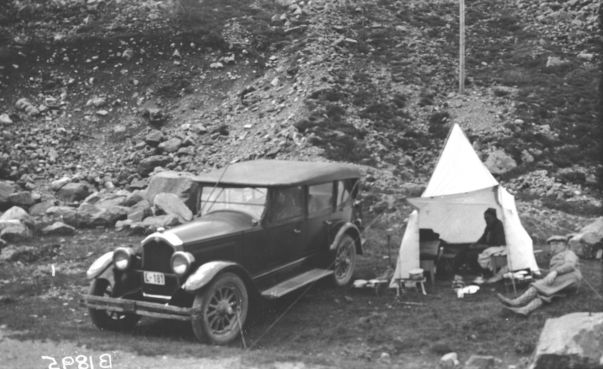 Biltur til Storrshei, Arth. Tønnesen, H og H. Egenæs Lund.