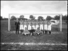 Grupporträtt, fotbollslag. Hallstahammars sportklubb.
Ur Gustaf Åhmans samling.