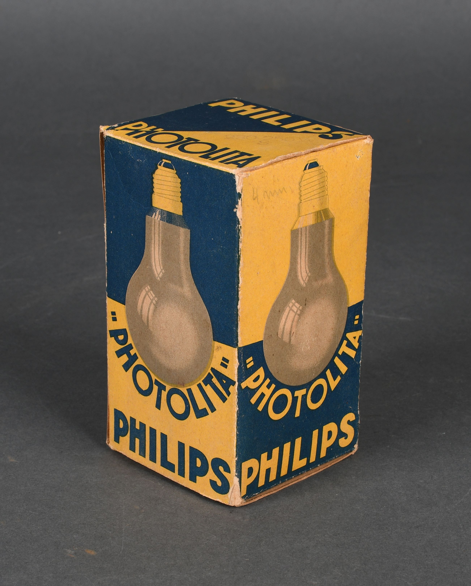 Vanlig rund pære med hals. Lyspære i original emballasje.