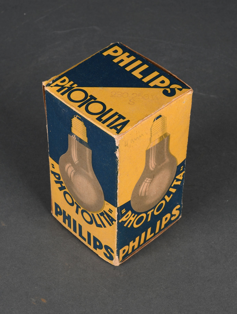 Vanlig rund pære med hals. Lyspære i original emballasje.