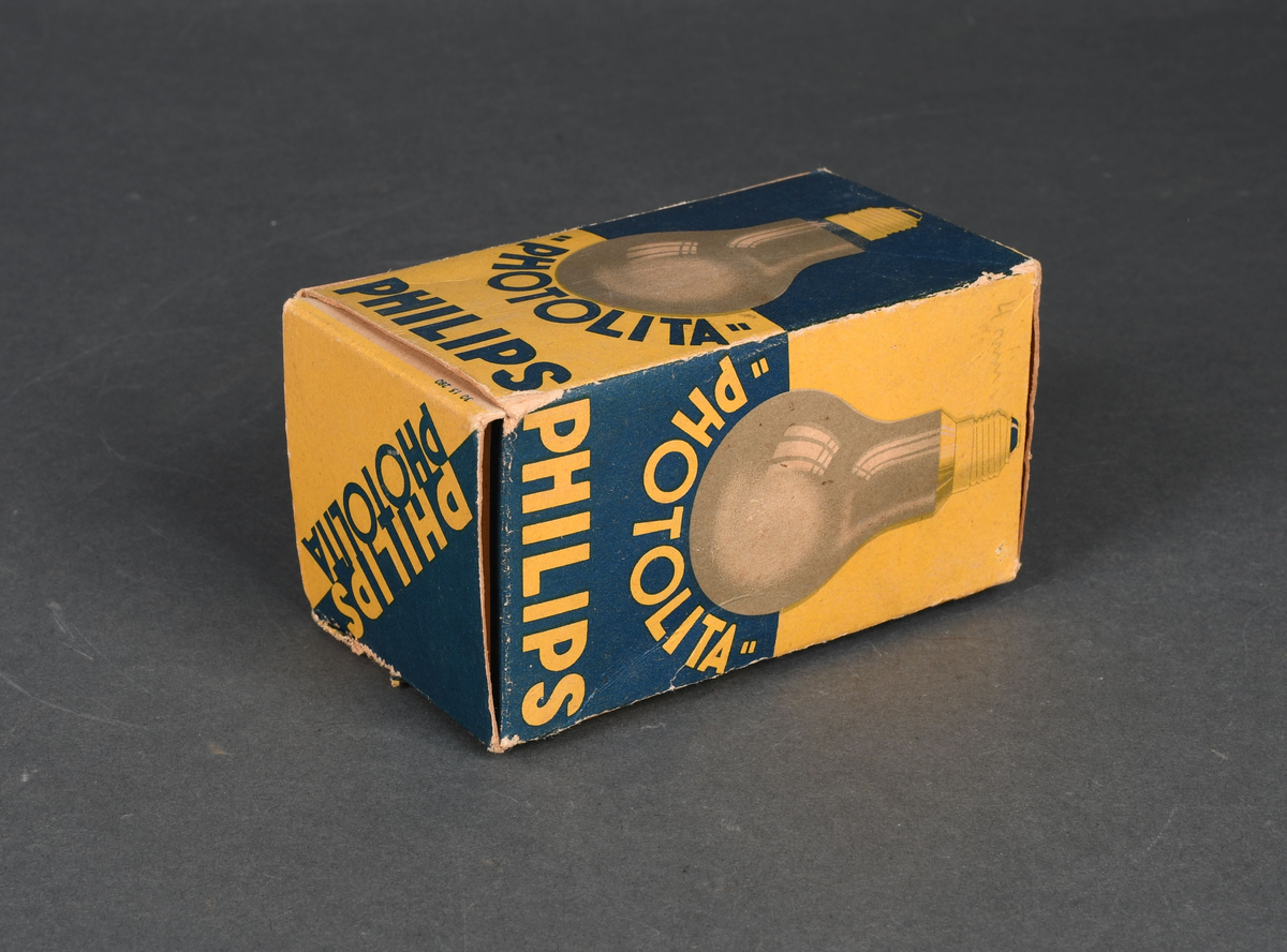 Vanlig rund pære med hals. Lyspære i original emballasje.