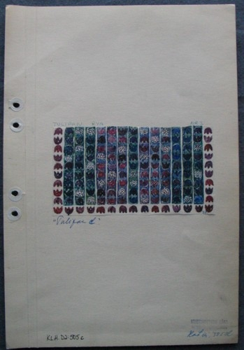 Matta "Tulipan"

KLH.D2:505a. Brun, grå och oliv, 
KLH.D2:505.  
KLH.D2:505b. 
KLH.D2:505b  Brun, svart och orange. 
KLH.D2:505b. Dubblett
KLH.D2:505c. Lila, blå och grön.
KLH.D2:505d Blå, oliv och brun. 
KLH.D2:505d Dubblett