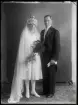 Brudpar. Em. Svenberg, Hällsta, Berg.
Ur Gustaf Åhmans samling.