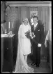 Brudpar. Elsa Hedström, Kvalsta, Berg, Kolbäck.
Ur Gustaf Åhmans samling.