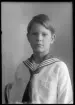 Barnporträtt, pojke. Fru Andersson, Åsby, Insp.
Ur Gustaf Åhmans samling.