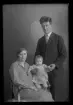 Grupporträtt, Ejnar Berglund, Kolbäck.
Ur Gustaf Åhmans samling.