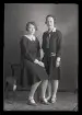 Grupporträtt, Anna Lisa Andersson, Ruth Johansson, Mölntorp.
Ur Gustaf Åhmans samling.
