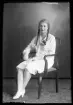 Flickporträtt, läsfoto. Anna Lisa Karlsson, Kolbäck.
Ur Gustaf Åhmans samling.