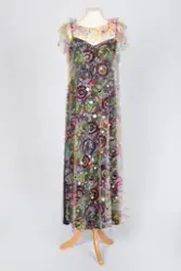 Todelt kjole med hatt