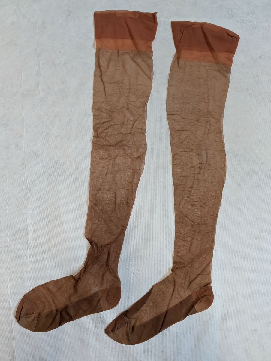 Form: lange strømper
