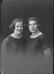 Portrett av to kvinner.