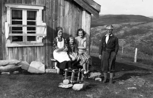 Rønnaug Rindal, Kari Rindal, Emma Rindal og ?? Gjerberg.