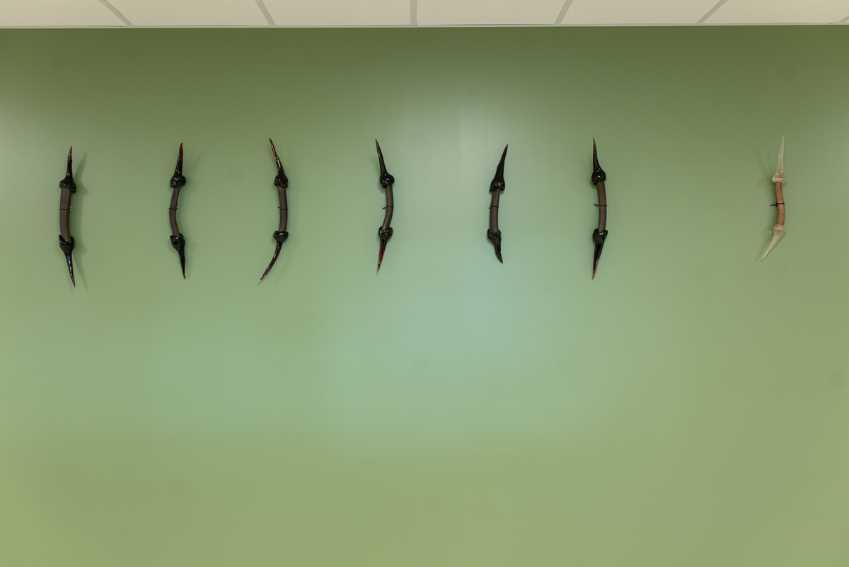 CoarveSákkit / HornPinner / AntlerSticks [Vegg]