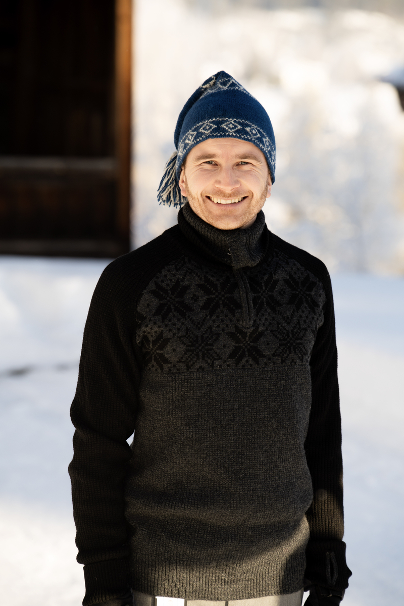 Mann med Horgeseterlue, på friluftsmuseet i Prestfoss i 2025.