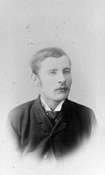 Portrett av en mann med dress.