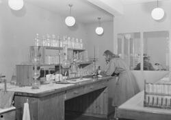 Strømmen Verksteds bedriftsskole og laboratorium, produksjon