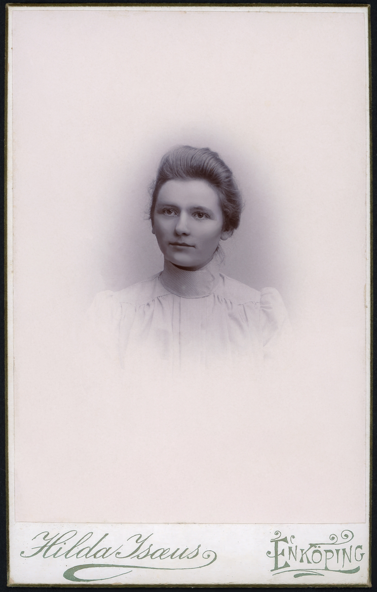 Visitkort fotograferat av Hilda Isaeus, Enköping