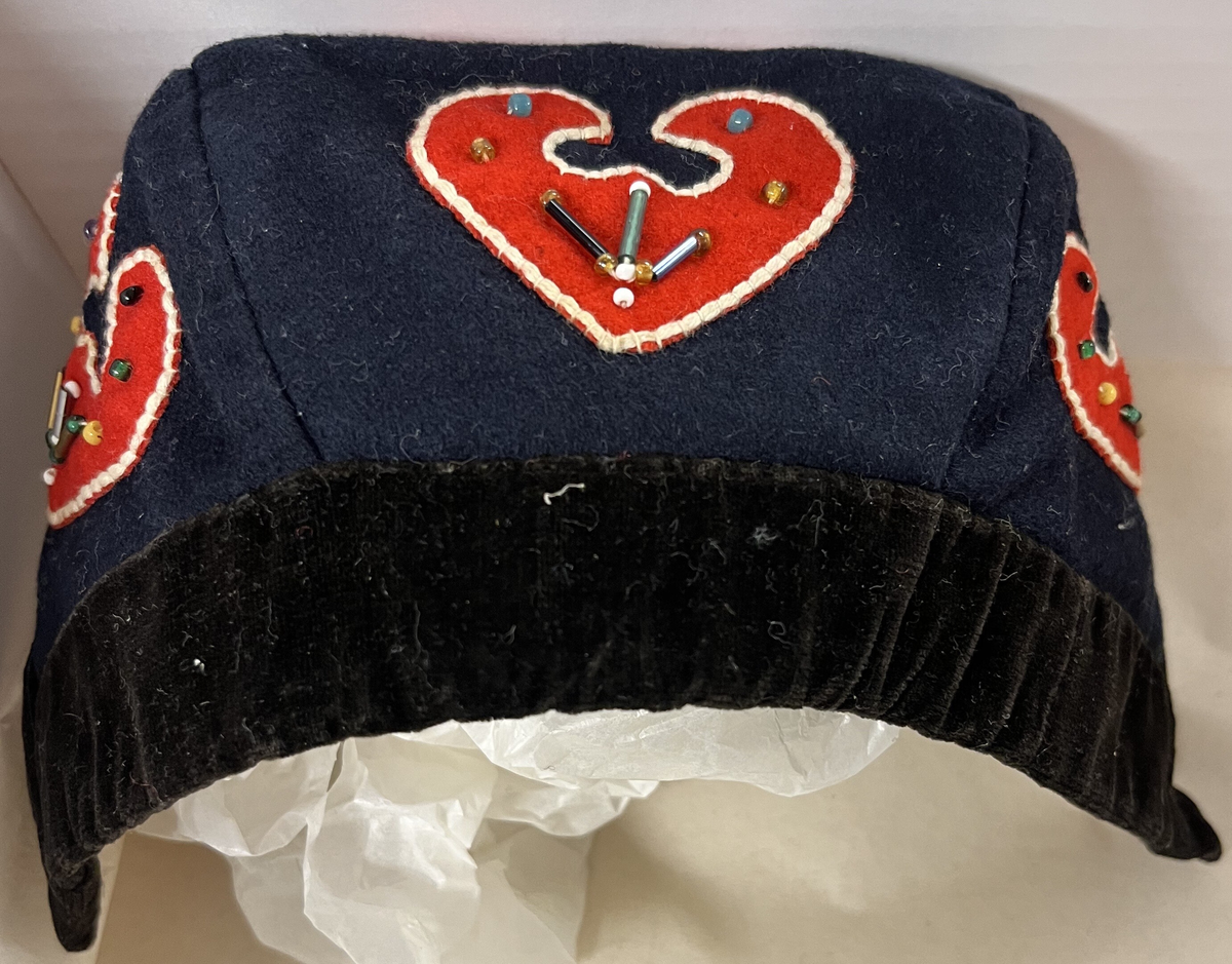 Figurar/ symmetriske m/ perler.