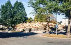 Rivning i kv. Dockan. i Växjö, ca. 1967. Hörnet Västra Espla