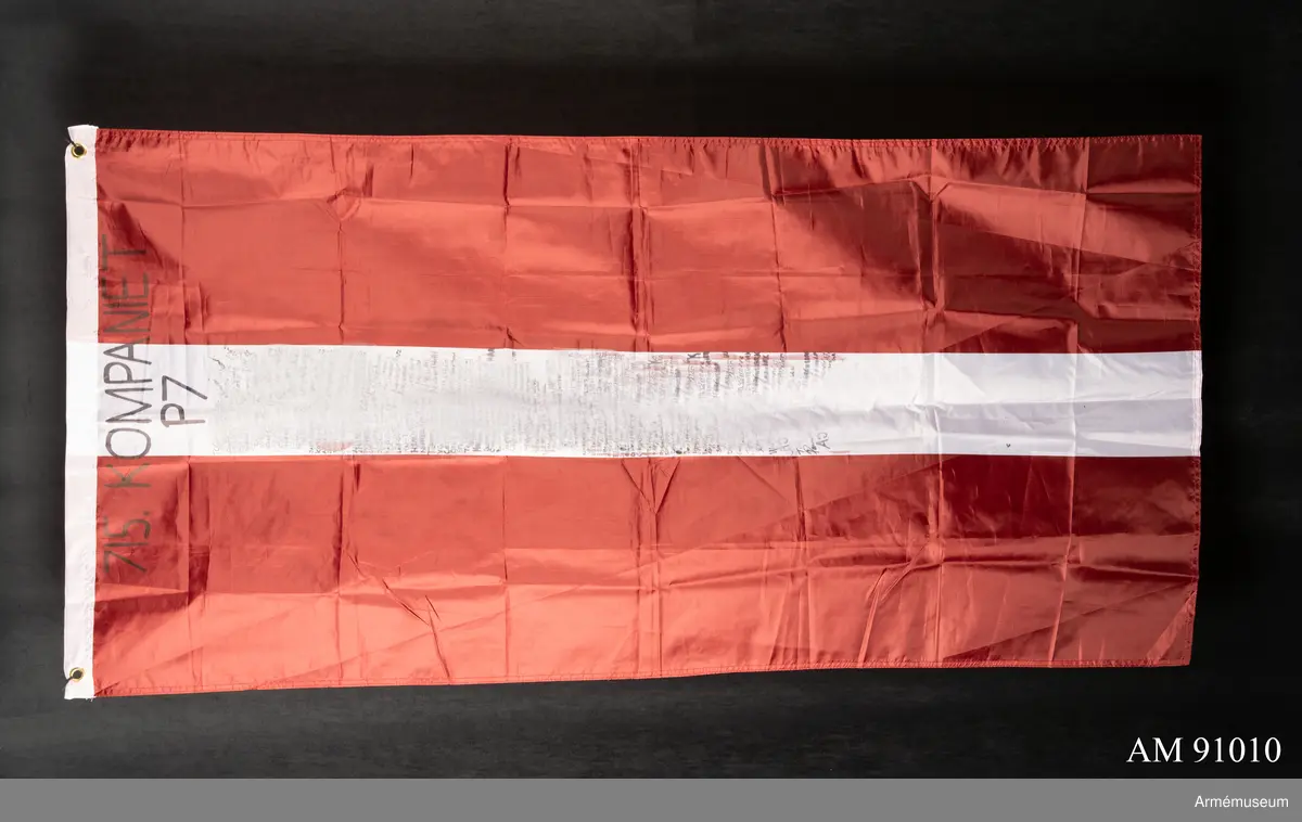 Flaggan troligen tillverkad av polyester.