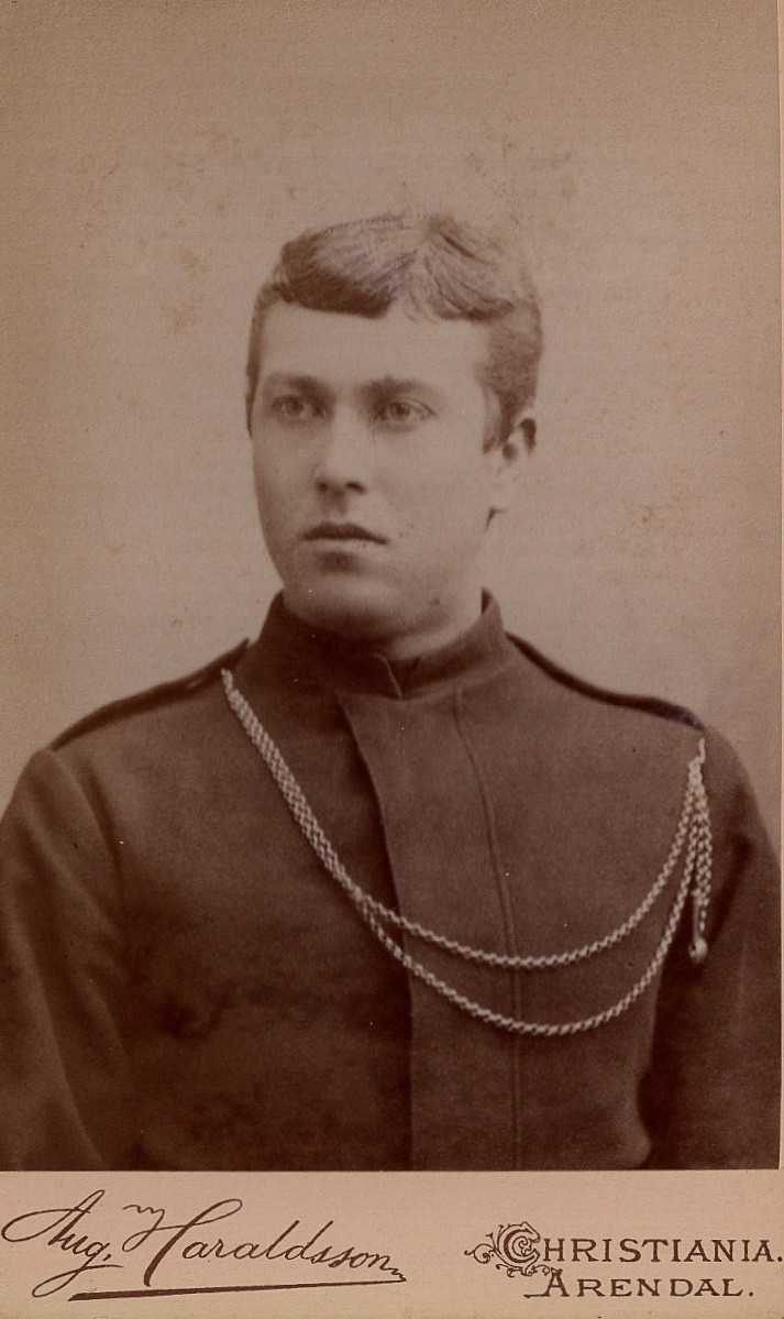 Ukjent mann i uniform.