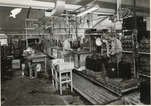 Monteringen. Tudor i Nol  runt 1960.