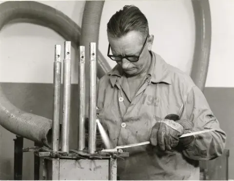 Stationär montering. Tudor i Nol  runt 1960.