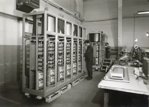 Likriktningsavdelningen. Tudor i Nol  runt 1960.