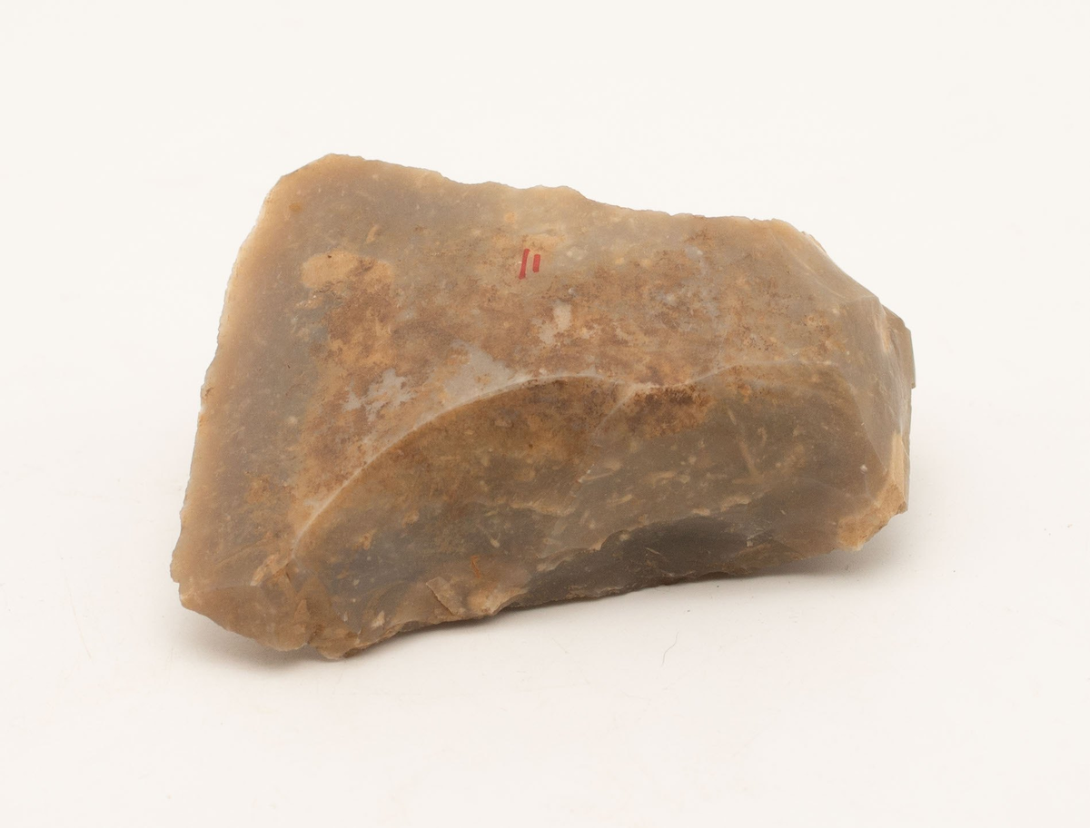 totalt 1514 registrerade fynd varav merparten i flinta. Lite keramik bland annat 2 riktigt tidiga trattbägarkärl.