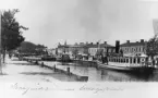 Skärgårdsbåtarnas tilläggsplats vid kajen vid norra Hamngatan och Köpmantorget i Söderhamn. Foto i början av 1900-talet,