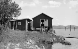 Kvilebrakke og redskapshus ved Lillehammer lense, som lå der