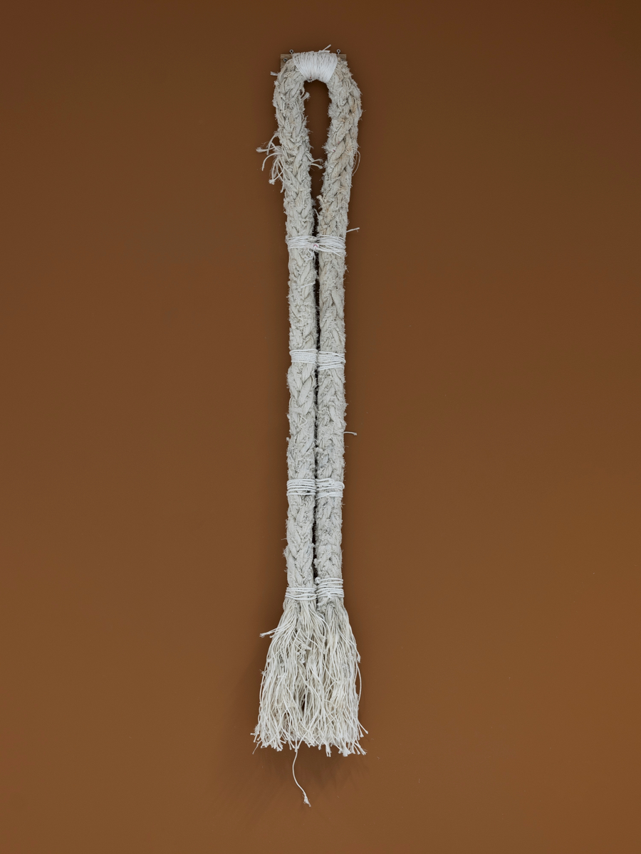 Verket er laget av materialer fra havindustrien og som Fuglevaag funnet i fjæra i Varangerfjorden i Finnmark.