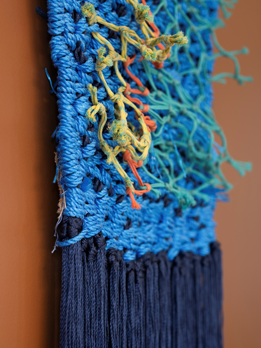 Verket er laget av materialer fra havindustrien og som Fuglevaag har funnet i fjæra i Varangerfjorden i Finnmark.