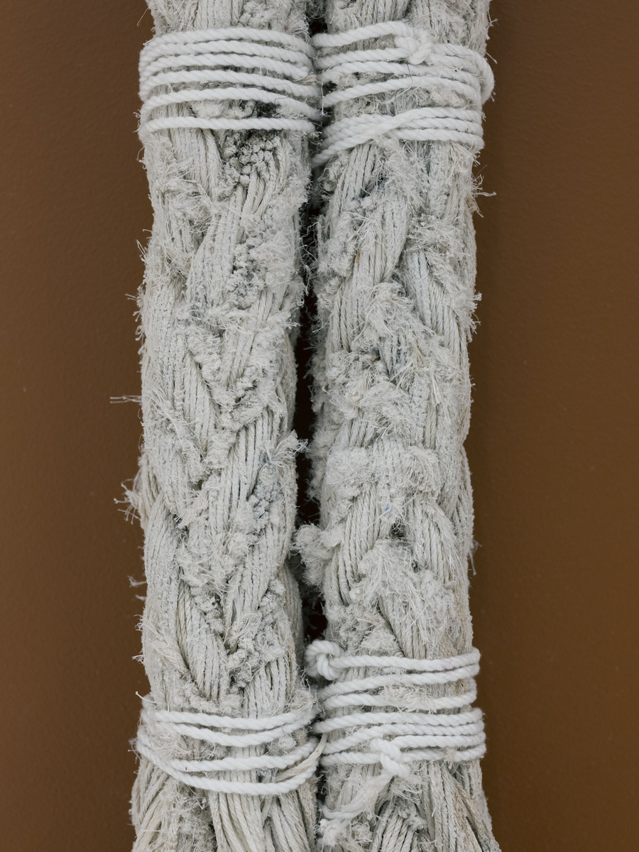 Verket er laget av materialer fra havindustrien og som Fuglevaag funnet i fjæra i Varangerfjorden i Finnmark.