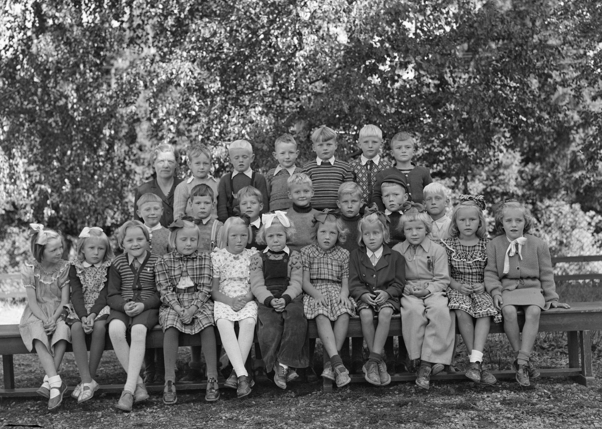 Sagdalen skoles 1.klasser, gruppebilder