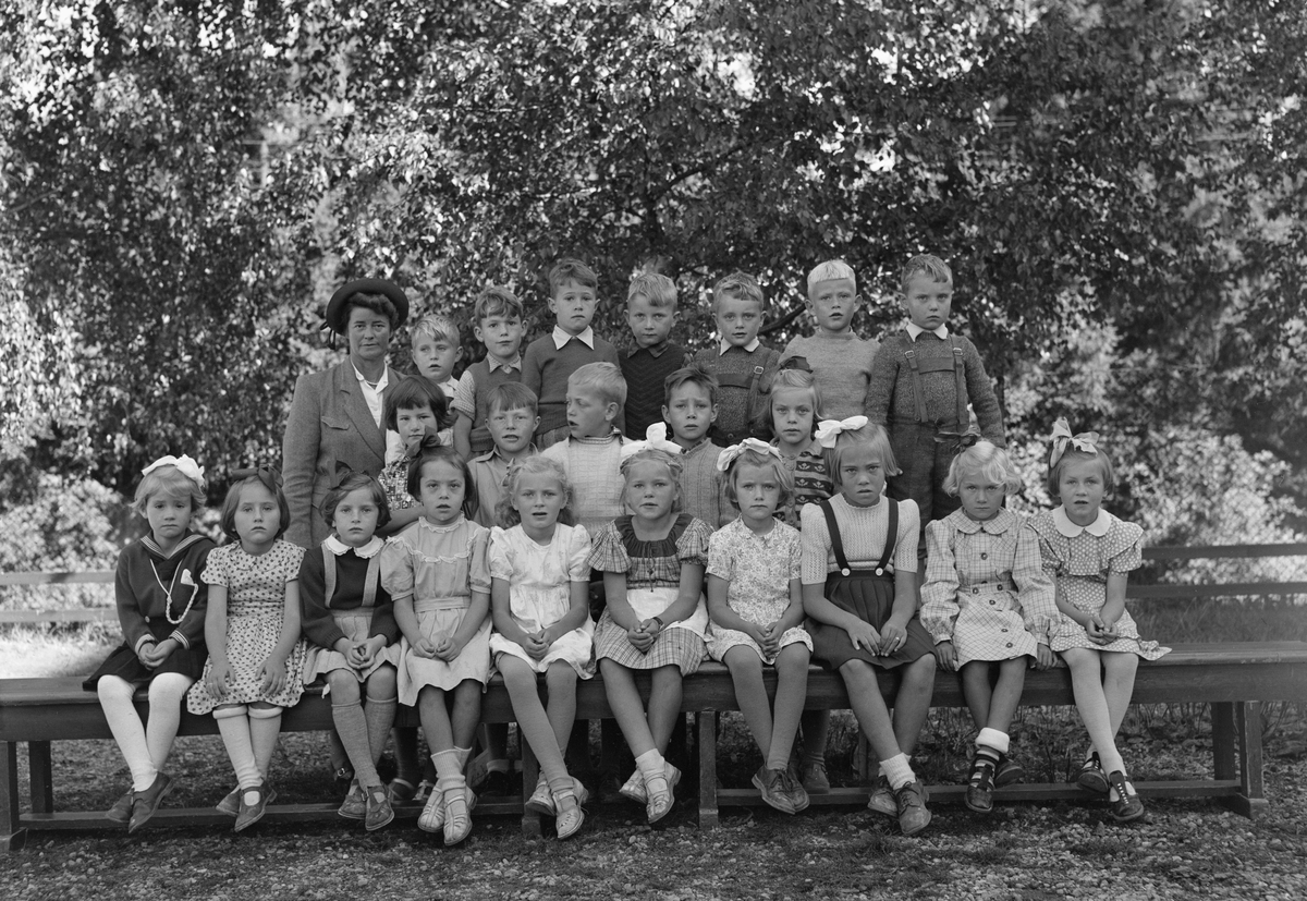 Sagdalen skoles 1.klasser, gruppebilder