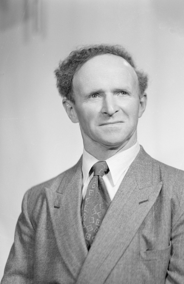 Sivilforsvaret, passbilder. 4 barnebilder 