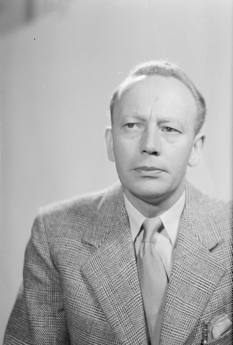 Sivilforsvaret, passbilder. 4 barnebilder 