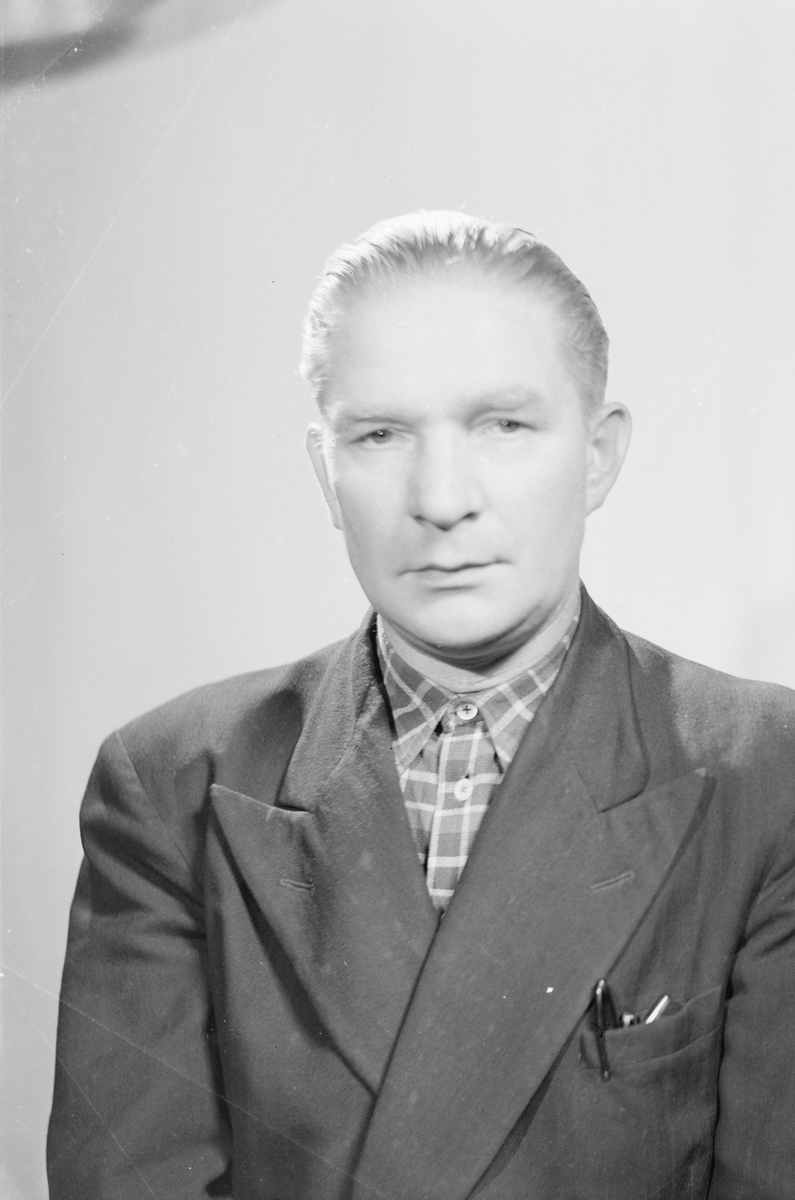 Sivilforsvaret, passbilder. 4 barnebilder 