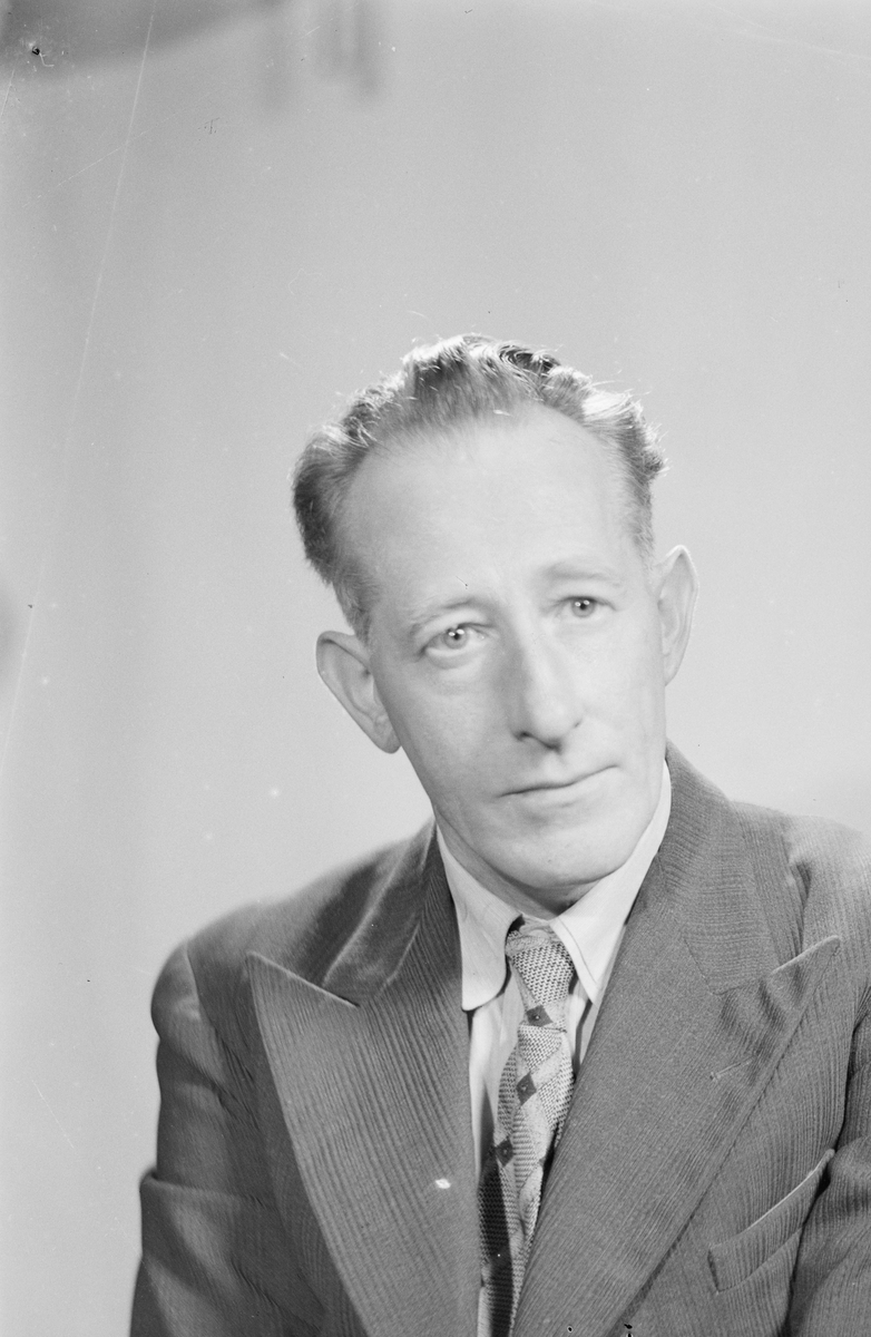 Sivilforsvaret, passbilder. 4 barnebilder 