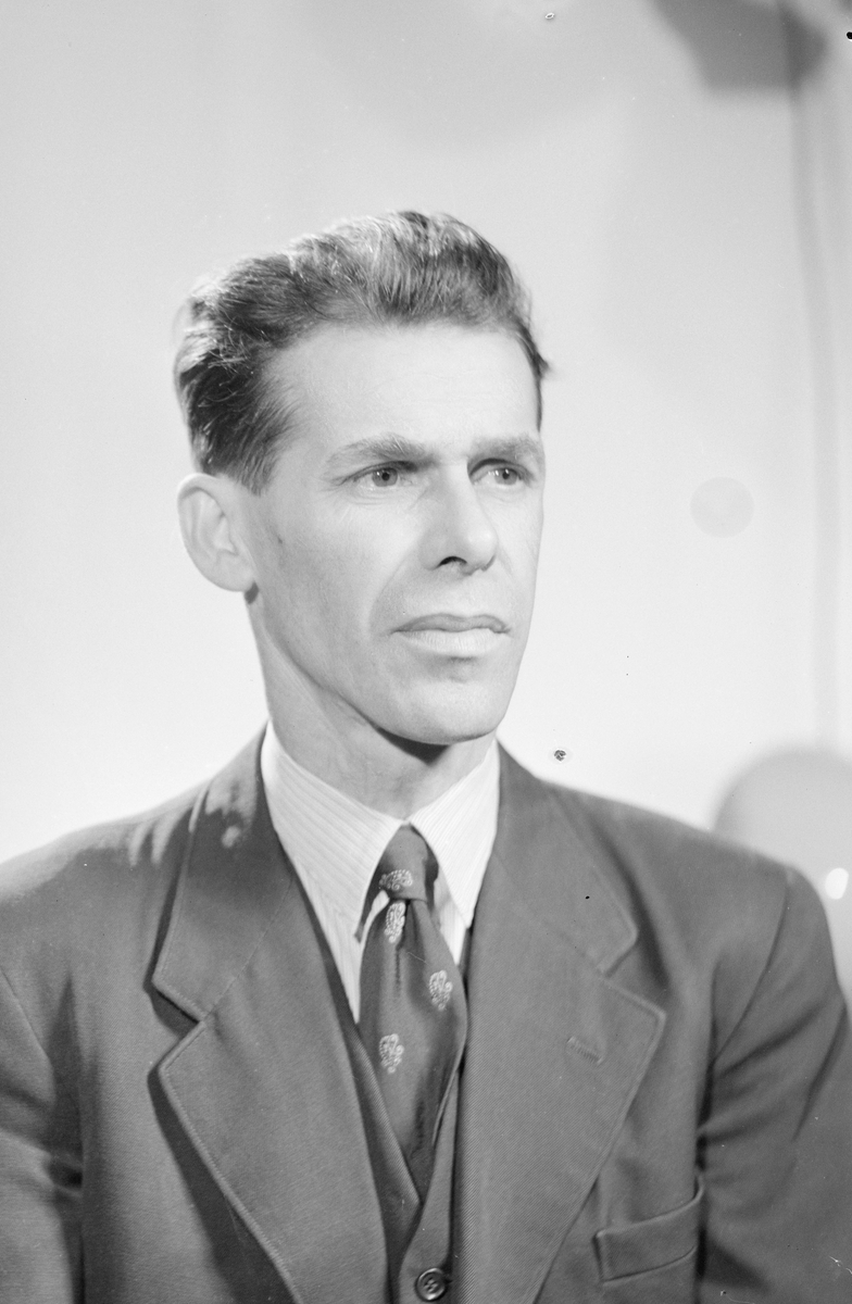 Sivilforsvaret, passbilder. 4 barnebilder 