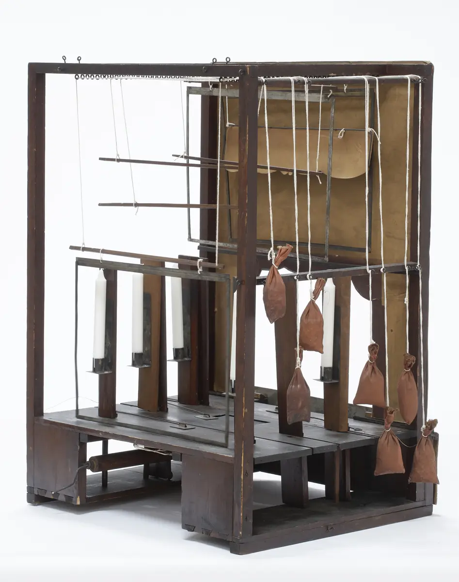 Scene,motiv:antikken,i klassisistiskByggn.fasade